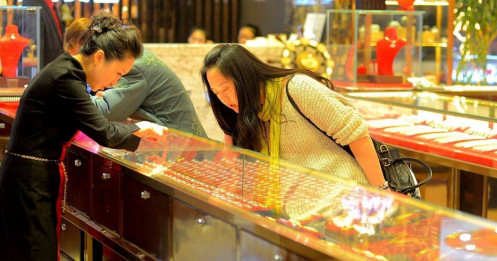 Tiệm vàng có tiếng liên tục giảm giá sập sàn, bán vàng rẻ hơn thị trường đến 1,1 tỷ đồng/kg: Công an lập tức vào cuộc điều tra