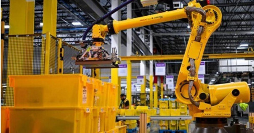 Ông Trump sắp áp thuế lên robot và thiết bị y tế