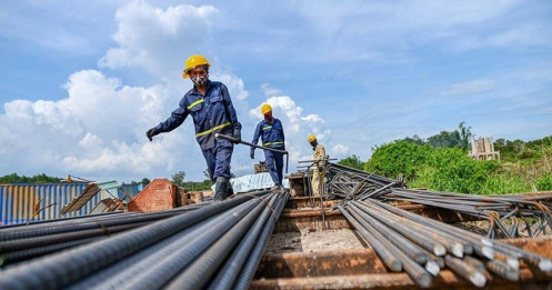 Sức nóng đầu tư công lan tỏa trên sàn
