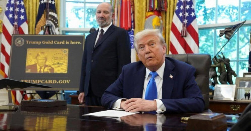 Giới siêu giàu xếp hàng chờ mua 'thẻ vàng định cư' của ông Trump