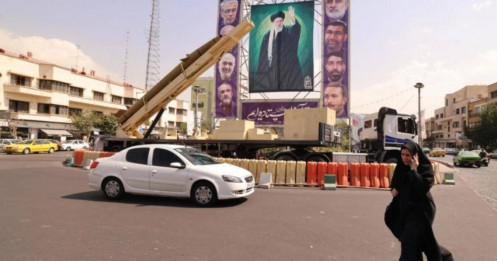 LHQ tái áp đặt lệnh trừng phạt, tiền Iran mất giá kỷ lục