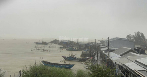 Bão số 10 Bualoi: Huế bắt đầu mưa lớn, gió giật mạnh, cấm người dân ra đường