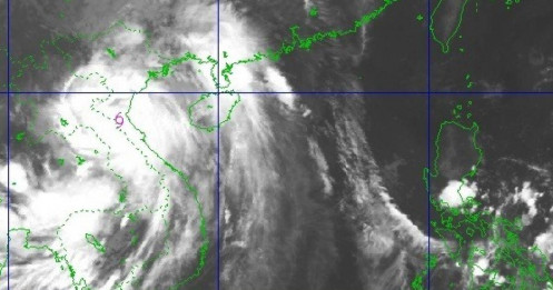 Bão tác động đất liền rất lâu sau khi đổ bộ, mưa to gió lớn kéo dài
