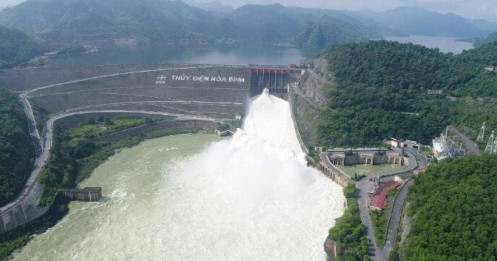 Lệnh mở cửa xả đáy hồ thủy điện Hòa Bình ngay tối nay, 6 tỉnh thành phải đảm bảo an toàn