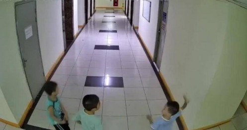 Tranh cãi vụ cháu bé ở Hà Nội ném dép trúng van nước chung cư khiến 4 thang máy lênh láng, hư hỏng
