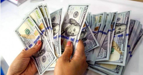 Vì sao tỉ giá tại Việt Nam tăng nhanh dù đồng USD quốc tế mất giá?