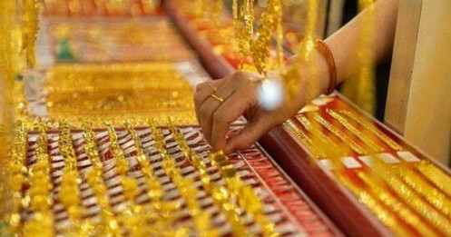Vàng thì tăng giảm theo từng thời điểm