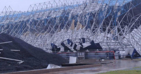 Bão số 10 thổi bay 50.000 m2 tôn tại Nhà máy nhiệt điện Vũng Áng 2