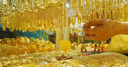 Đến bao giờ giá vàng mới hạ nhiệt?