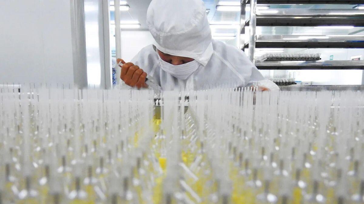 Trung Quốc mạnh tay trả đũa EU: Hạn chế nhập thiết bị y tế và áp thuế rượu mạnh