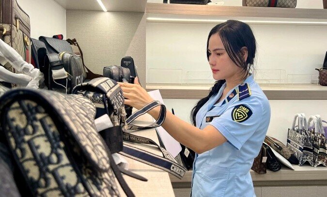 Cửa hàng bán sản phẩm giả Gucci, Chanel bị phạt hơn 100 triệu đồng
