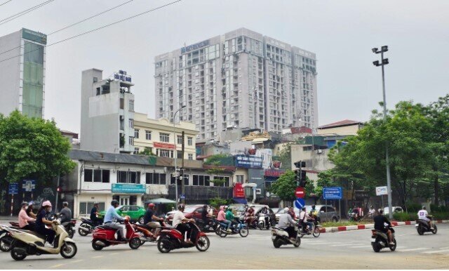Hà Nội cấm xe máy xăng từ vành đai 1: Dân chung cư sạc xe điện ở đâu?