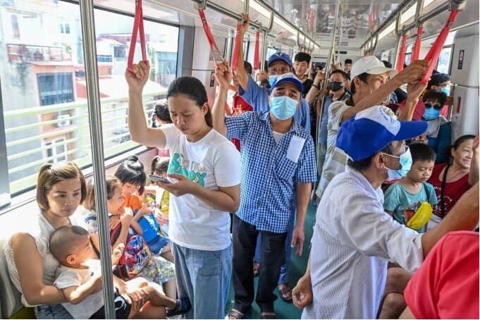 Thách thức khi Hà Nội loại bỏ xe máy xăng