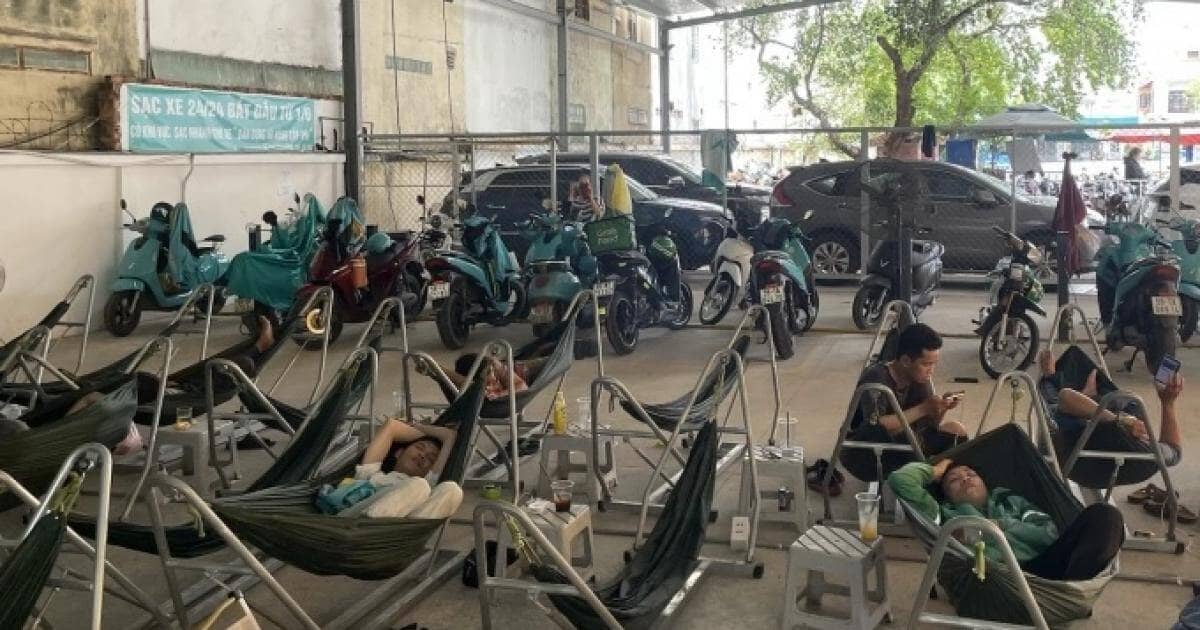 Mô hình quán cà phê kiêm trạm sạc xe điện