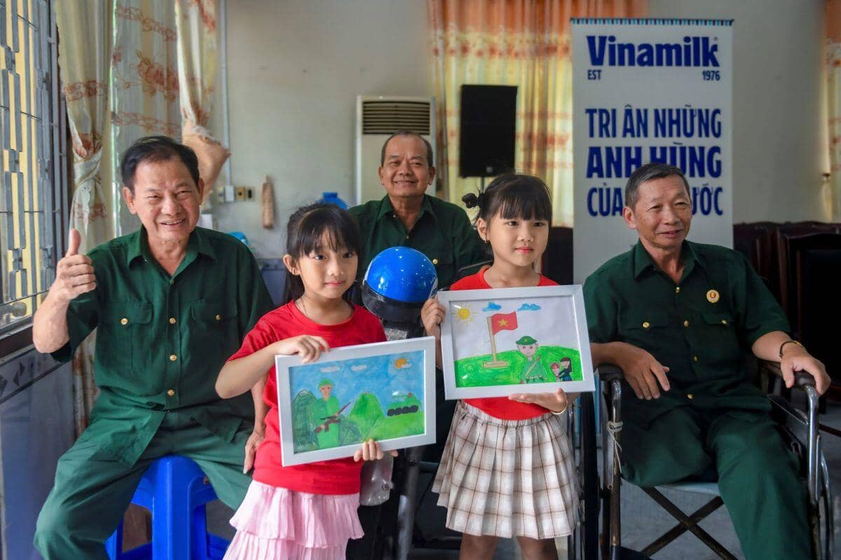 Vinamilk "viết tiếp câu chuyện hòa bình" bằng tranh và hành động