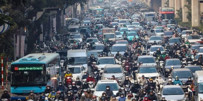 Dẹp dần tắc đường khi thay xe xăng bằng xe điện ở Hà Nội