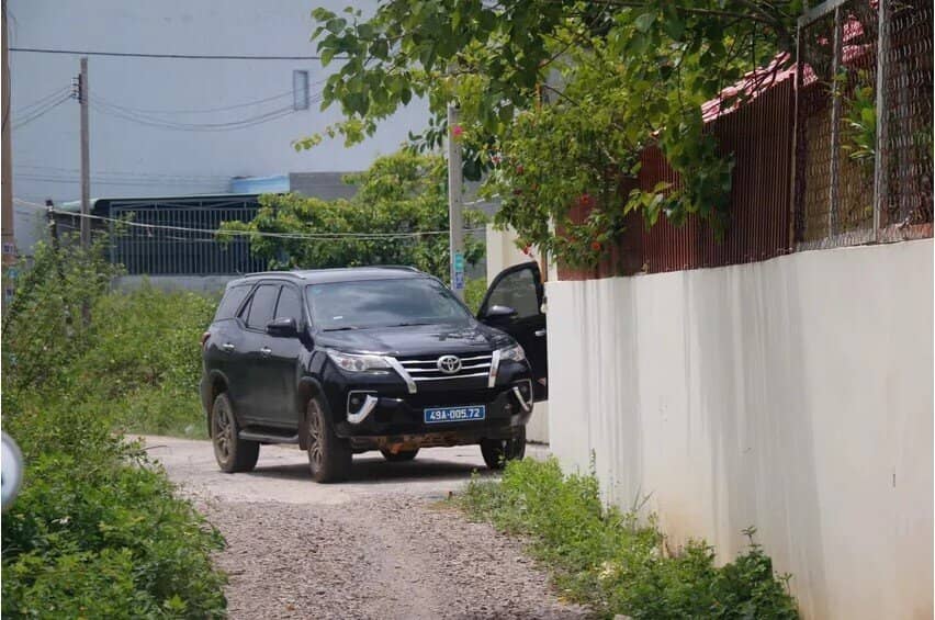 Nhiều cảnh sát khám xét trụ sở 6 công ty tại Lâm Đồng