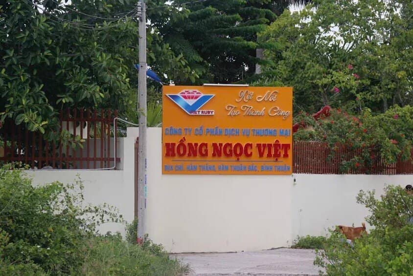 Nhiều cảnh sát khám xét trụ sở 6 công ty tại Lâm Đồng