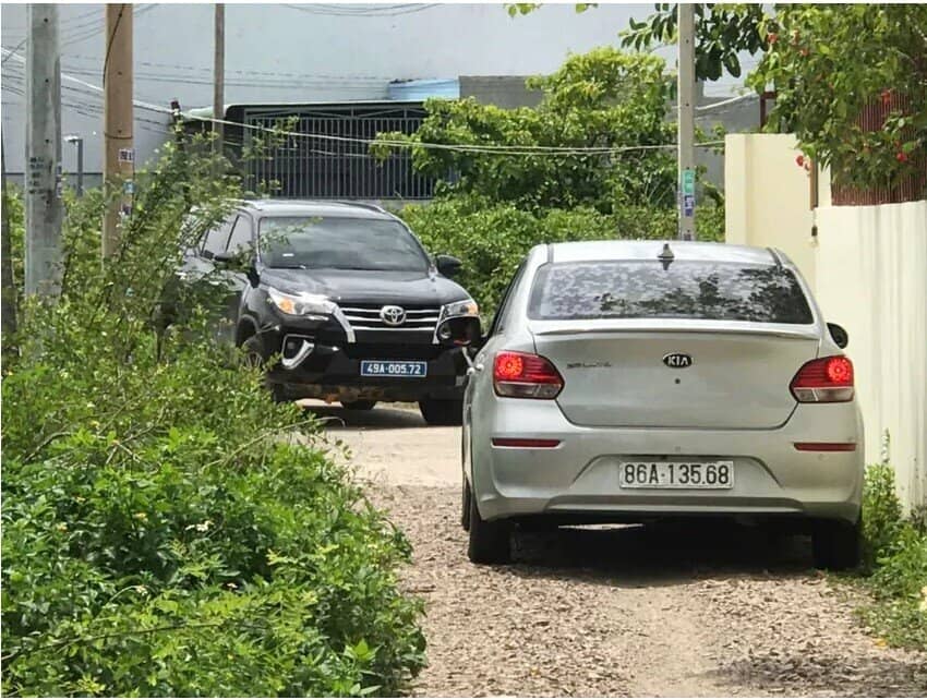 Nhiều cảnh sát khám xét trụ sở 6 công ty tại Lâm Đồng