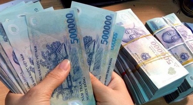 Ngân hàng đẩy mạnh cho vay, vốn chảy mạnh vào bất động sản và chứng khoán