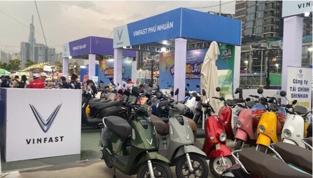 Người dân, tài xế ở TP HCM chuyển đổi sang xe điện sẽ được doanh nghiệp hỗ trợ