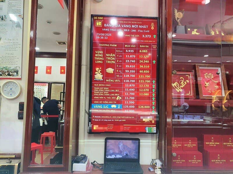 Giá vàng chiều 23/8: Tăng dữ dội lên mốc cao nhất lịch sử, cảnh tượng “lạ” trên phố vàng Hà Nội