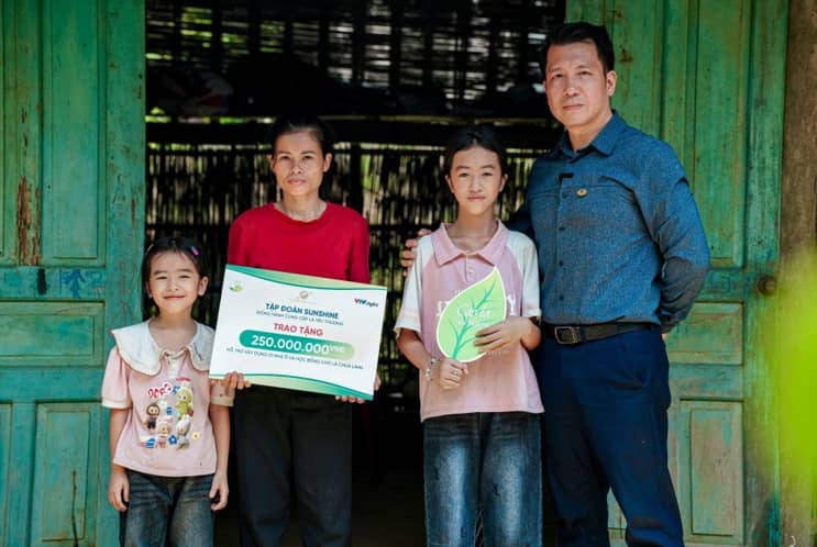 Hành trình “Cặp lá yêu thương”: Sunshine Group mang 2 ngôi nhà và học bổng đến những “lá chưa lành”