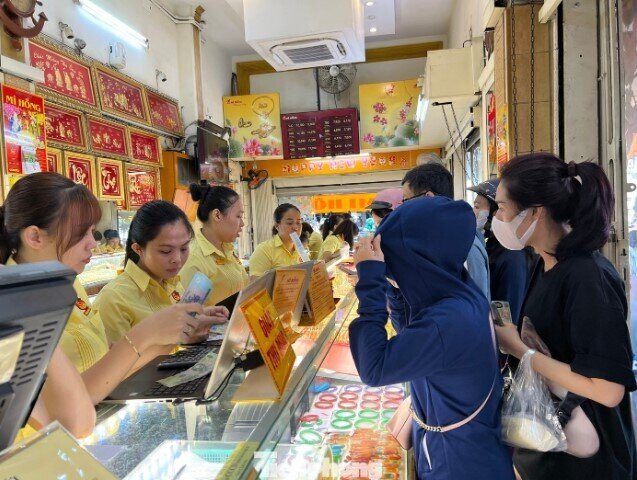 Chán cảnh 'chầu chực' mua vàng, nhà đầu tư chuyển qua món mới