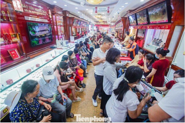 Có tiền không mua nổi vàng, tóm lại chuyện gì đang xảy ra?