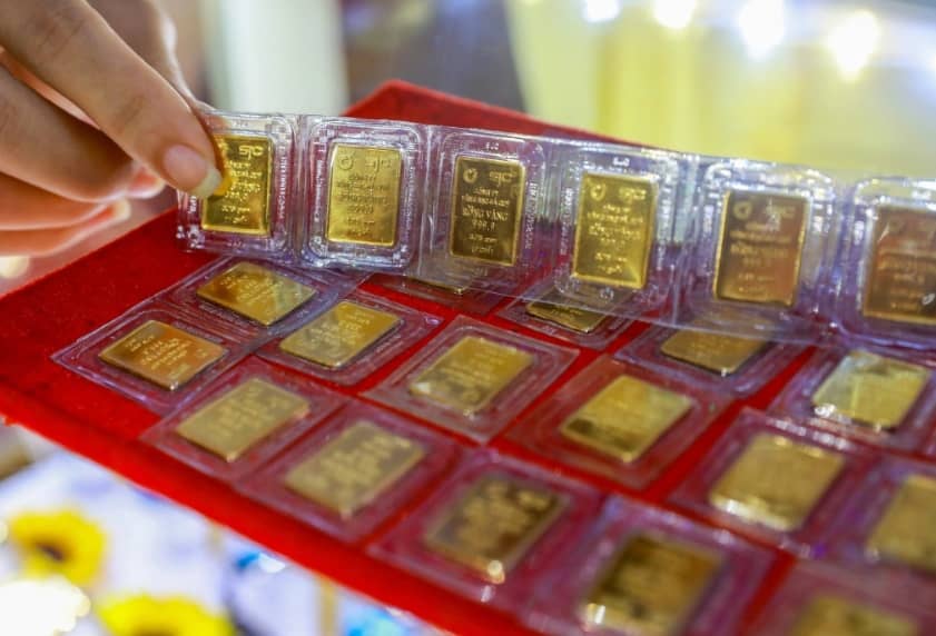 Giá vàng tăng gần 49% trong một năm