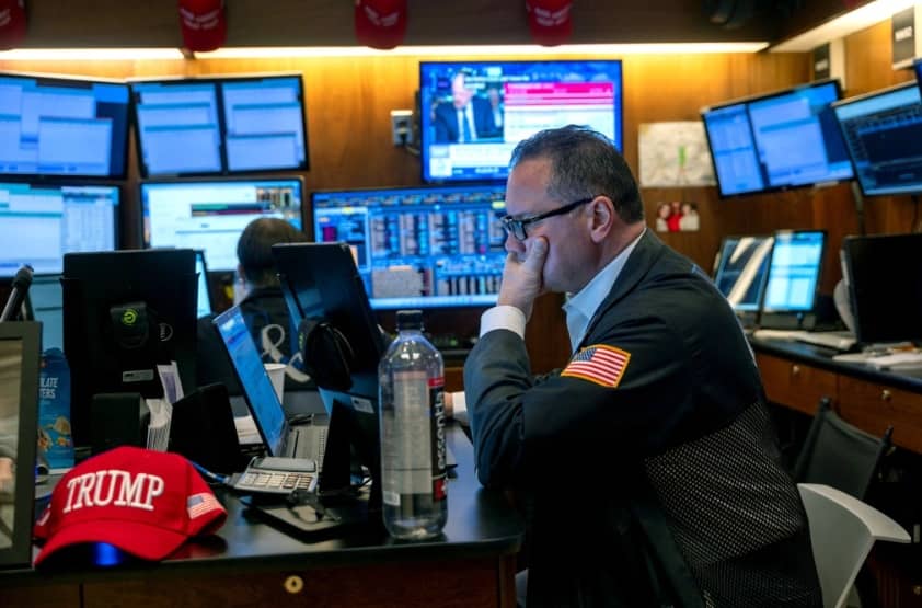 Ông Trump kêu gọi bỏ bắt buộc báo cáo quý cho công ty niêm yết