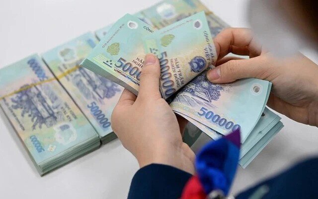 Bộ Tài chính: Miễn thuế thu nhập cho người hưởng lương ngân sách là dễ gây phản ứng
