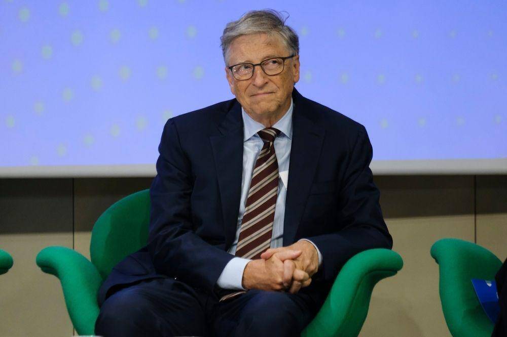 Tại sao Bill Gates lại trở nên nghèo đi?