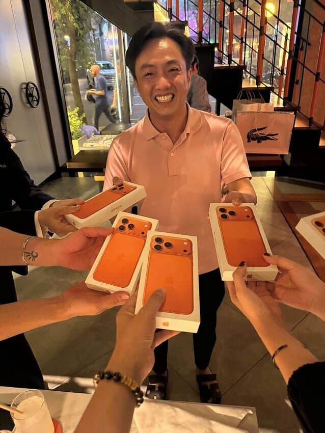 CEO Cường Đô La tặng iPhone 17 cho bạn bè, hé lộ tình hình làm ăn của QCG