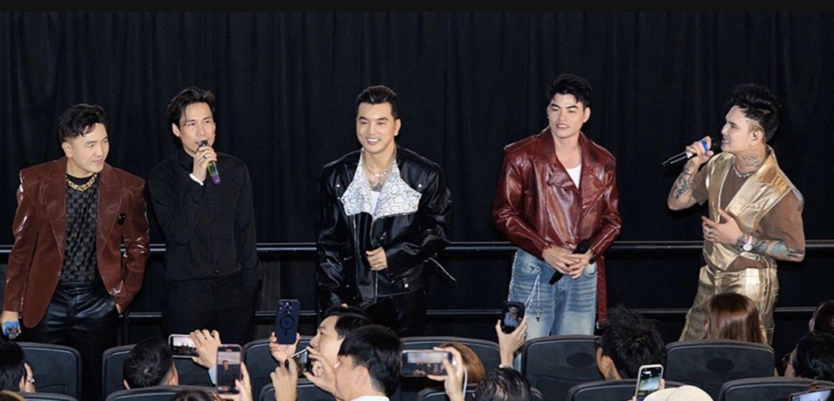 Công an triệu tập Ưng Hoàng Phúc, Khánh Phương và 3 ca sĩ