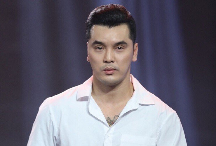 Ca sĩ Ưng Hoàng Phúc kiếm tiền từ đâu?