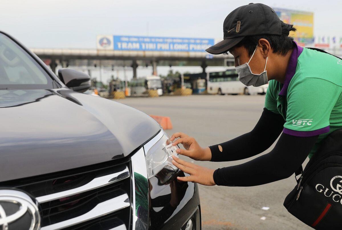 Sát 'giờ G', doanh nghiệp vẫn khó chuyển sang tài khoản giao thông