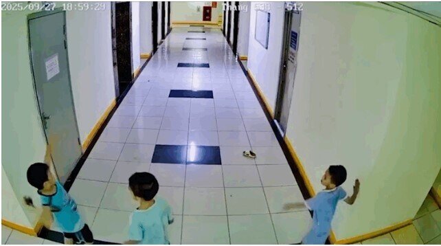 Xôn xao thông tin bé trai ném dép làm gãy vòi phun nước PCCC dẫn tới hỏng 2 thang máy giá tiền tỉ