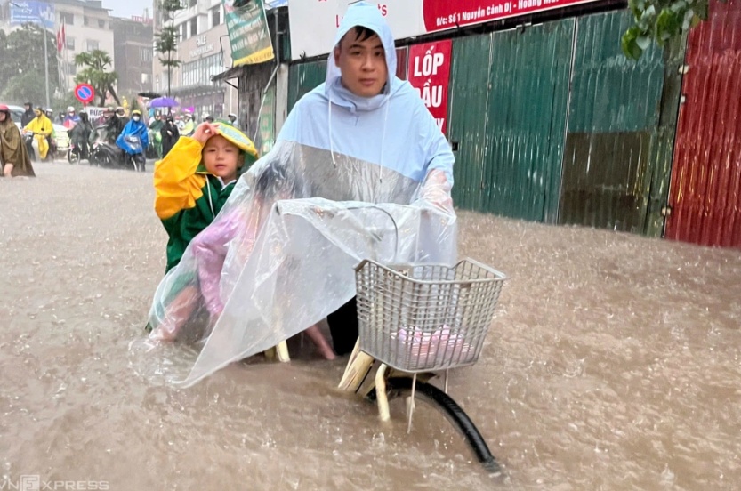 Hà Nội cho 2,3 triệu học sinh nghỉ học ngày mai