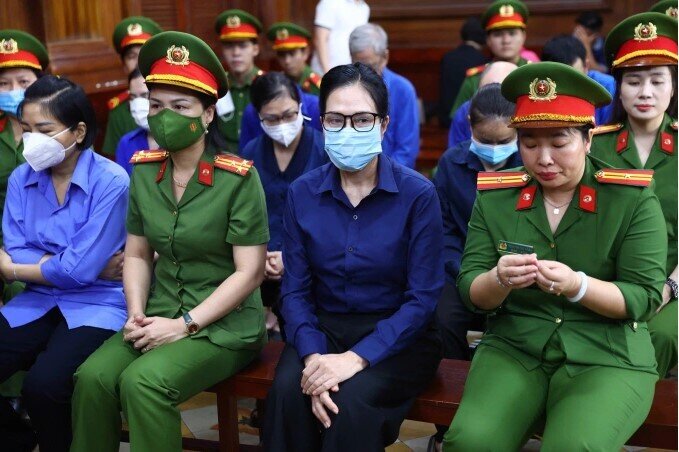 Cựu Tổng giám đốc SJC lĩnh 25 năm tù, phải nộp lại 10.000 lượng vàng