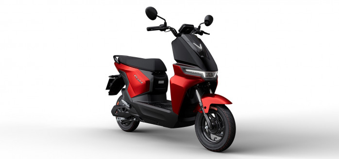VinFast ra mắt xe máy điện ZGOO và FLAZZ, giá chỉ từ 14,9 triệu đồng.