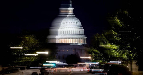 Chính phủ Mỹ tê liệt, ‘bóng ma’ 2018 phủ bóng kinh tế