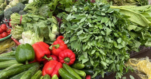 Giá rau xanh ở Hà Nội đắt gấp đôi sau bão Bualoi