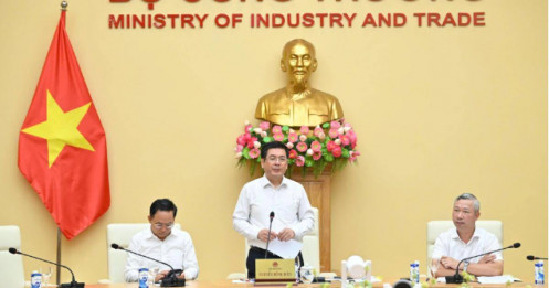 Người tiêu dùng chưa có quyền lựa chọn đơn vị bán điện