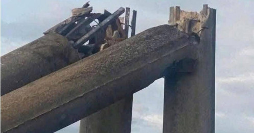 Cột điện bê tông tại Hà Tĩnh gãy đổ sau bão Bualoi, điện lực lên tiếng