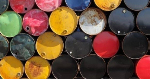 Giá xăng dầu hôm nay 3/10/2025: Tiếp tục giảm hơn 2% do lo ngại tình trạng dư cung