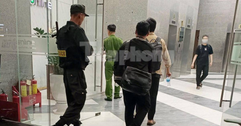 Công an xuất hiện ở tòa nhà có trụ sở công ty của Shark Bình