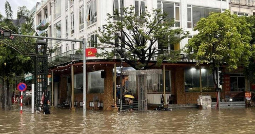 Giữa mùa mưa bão, môi giới đua nhau quảng cáo bán nhà 'không ngập lụt'