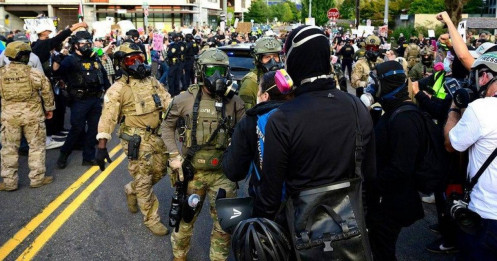 Biến động chính trị lan rộng, Opec kéo dầu lên, Nhật Bản tạo cột mốc lịch sử