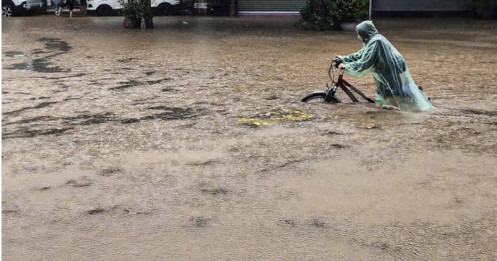 Vì sao chỉ trong 1 tuần Hà Nội 2 lần gặp mưa lớn khủng khiếp gây ngập diện rộng?